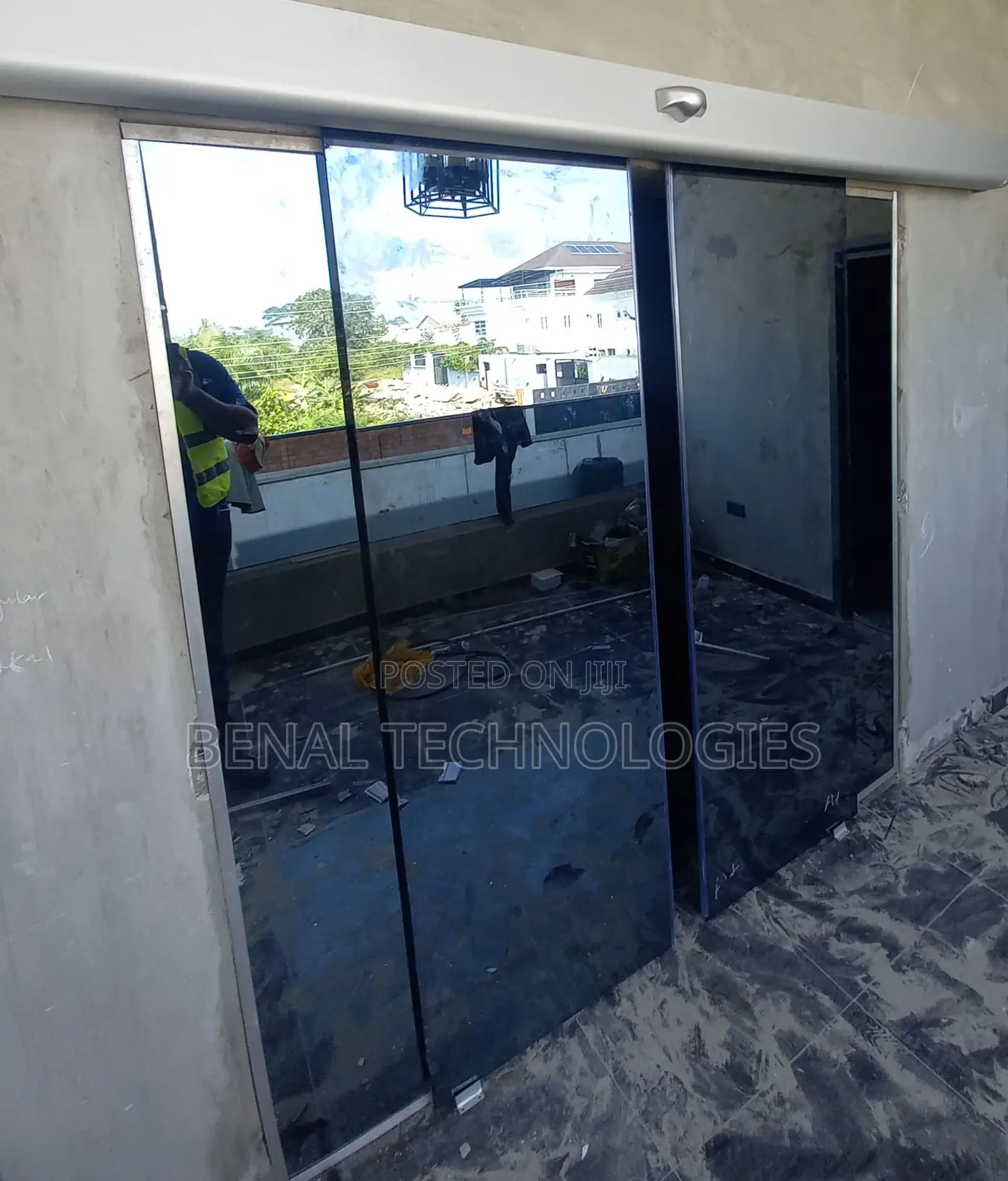 Motion-Trigger Sliding Gate