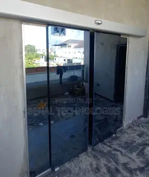 Sensor-Sensitive Auto Entrance Door
