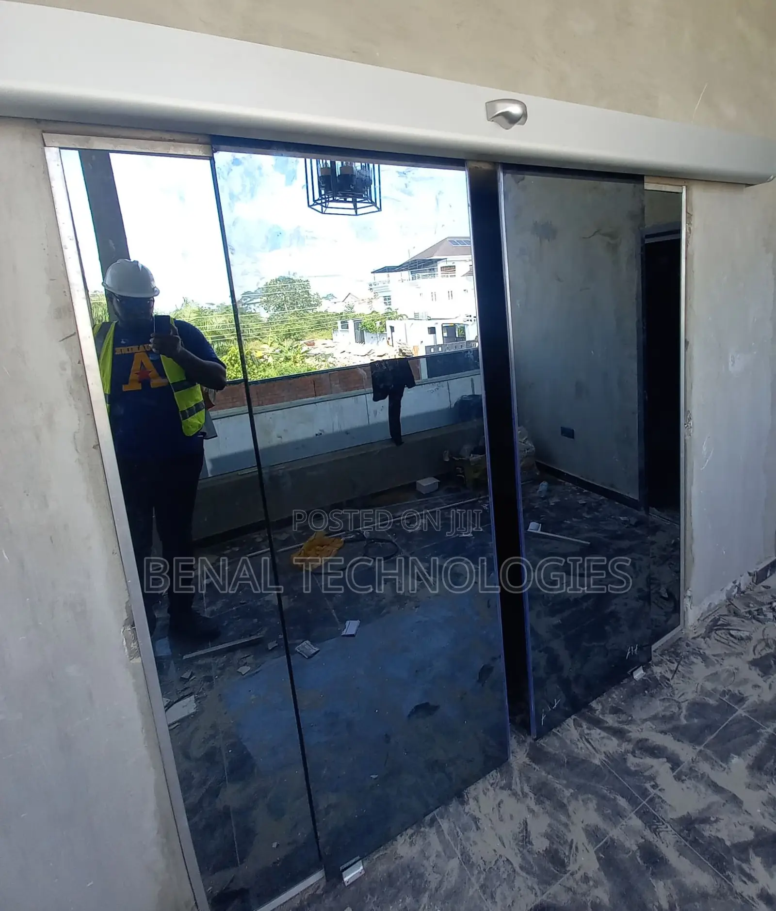 Auto-Detection Sliding Door