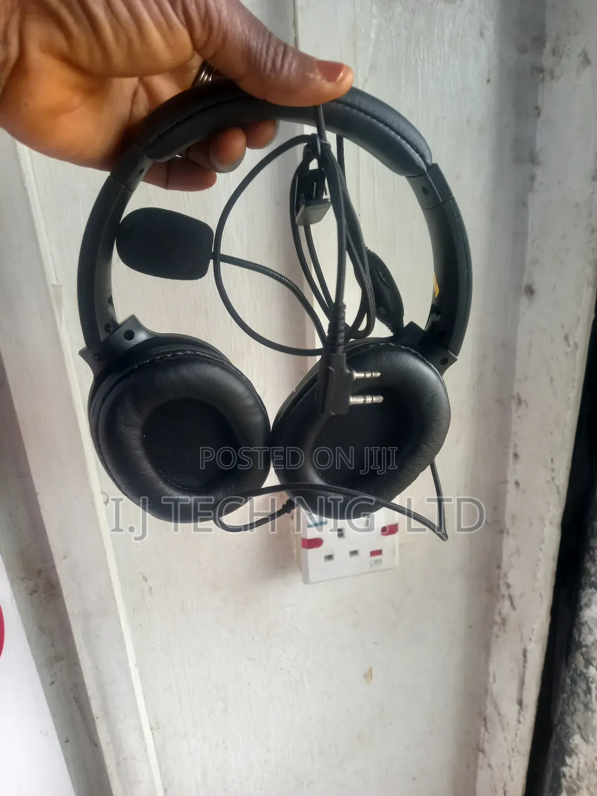 Headset For Walkie-talkie Radio.