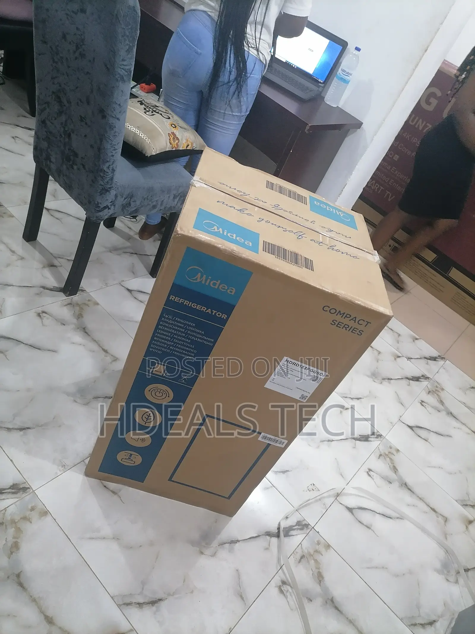 Amazing Single Door Refrigerator 90L < Midea