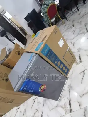 Amazing Single Door Refrigerator 90L < Midea