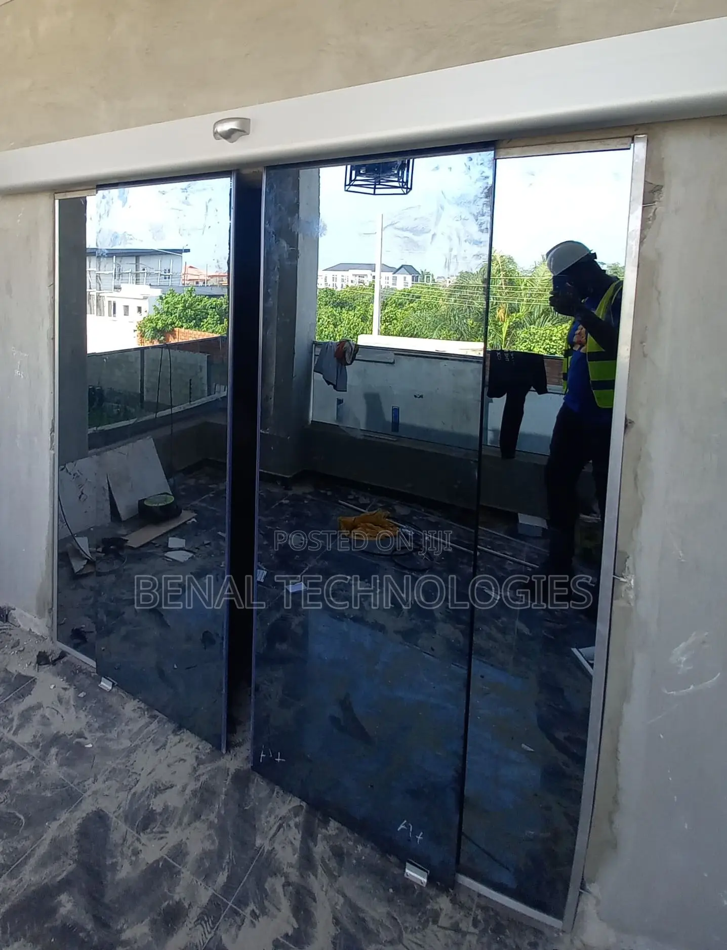 Automatic Glass Door Wit Sensor Control