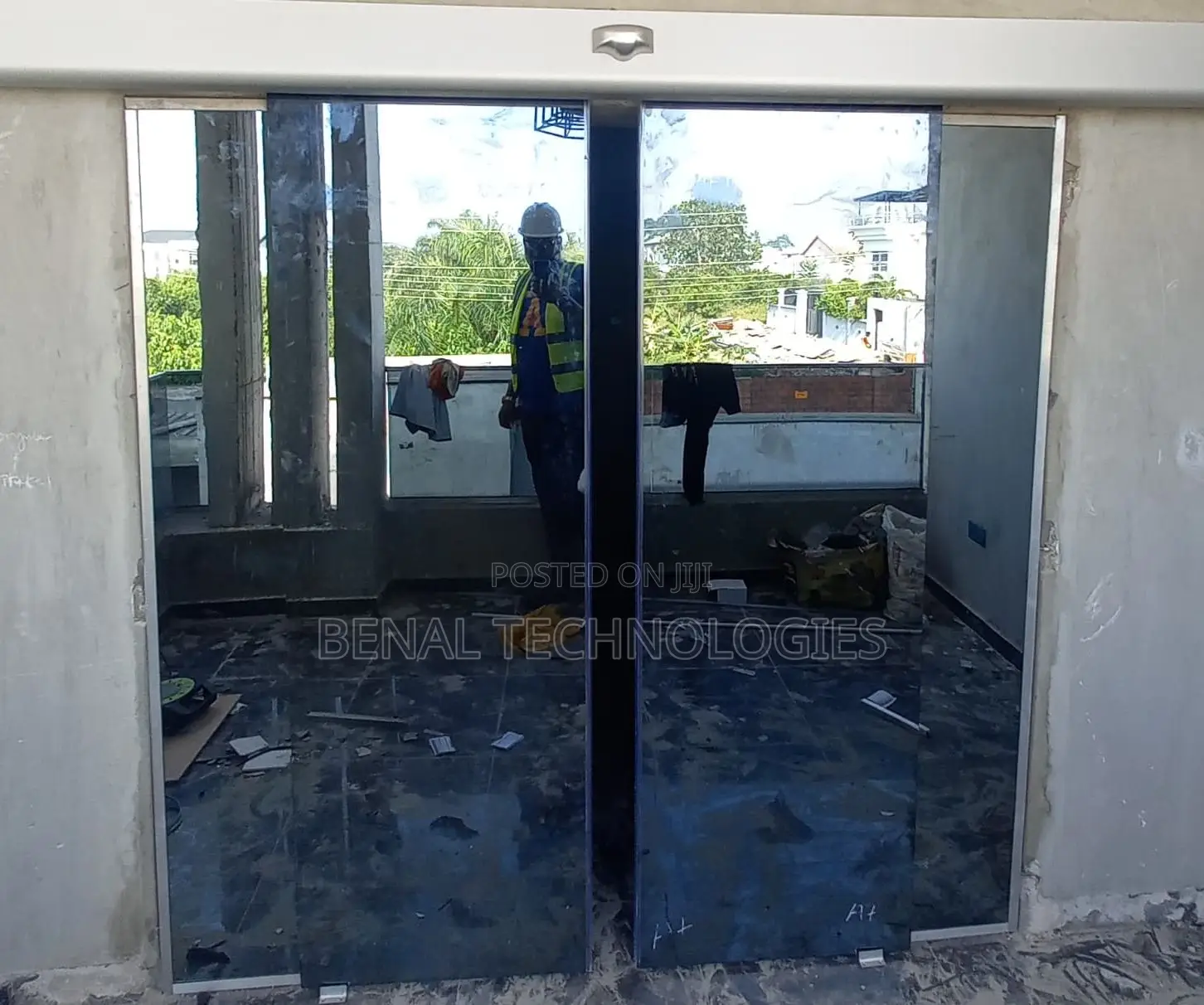 Automatic Glass Entry With Sensor