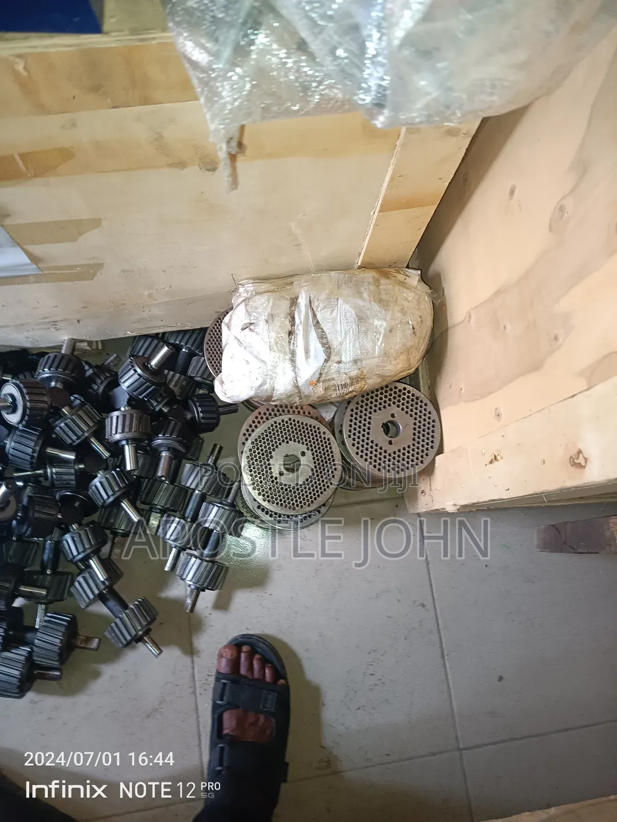 Palleting Machine Grinding Dicks and Teeth Etc