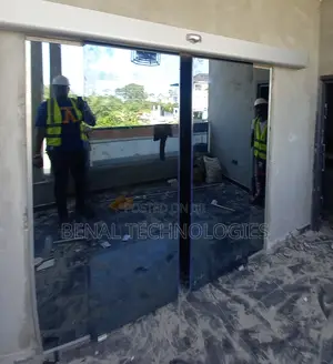No-Touch Automatic Glass Door