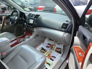 Toyota Highlander Limited 3.5L 2WD 2013 Red