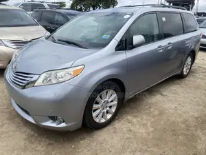 Toyota Sienna Limited 7 Passenger 2012 Silver
