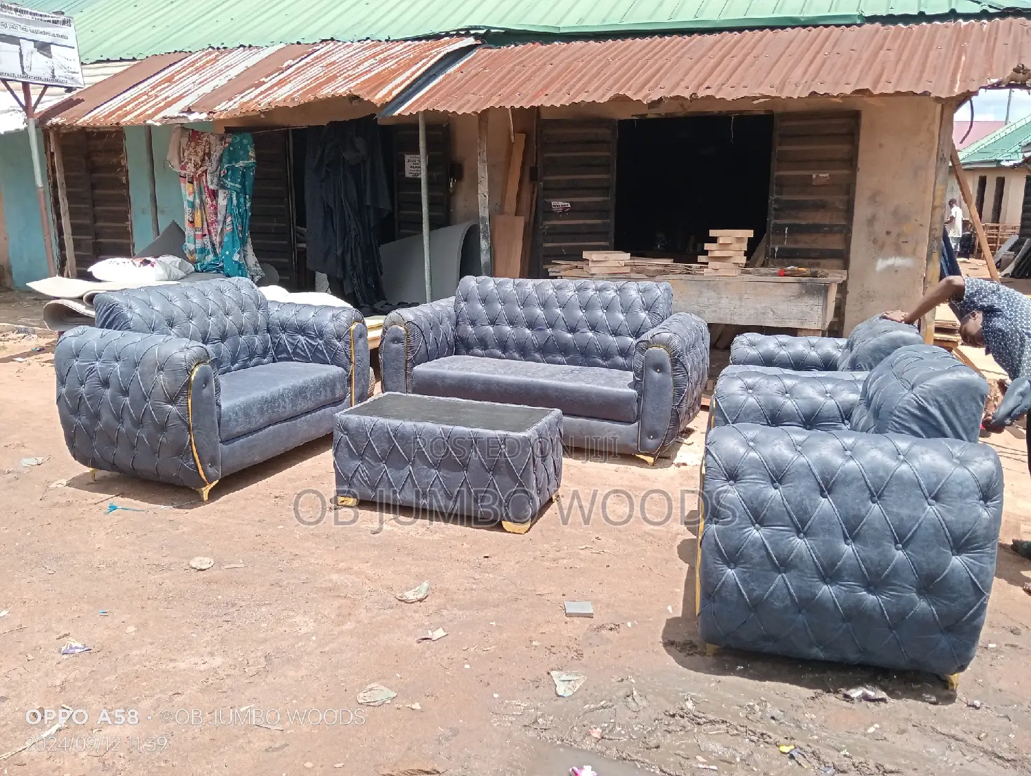 Classic Upholstery Sofa With Center Table