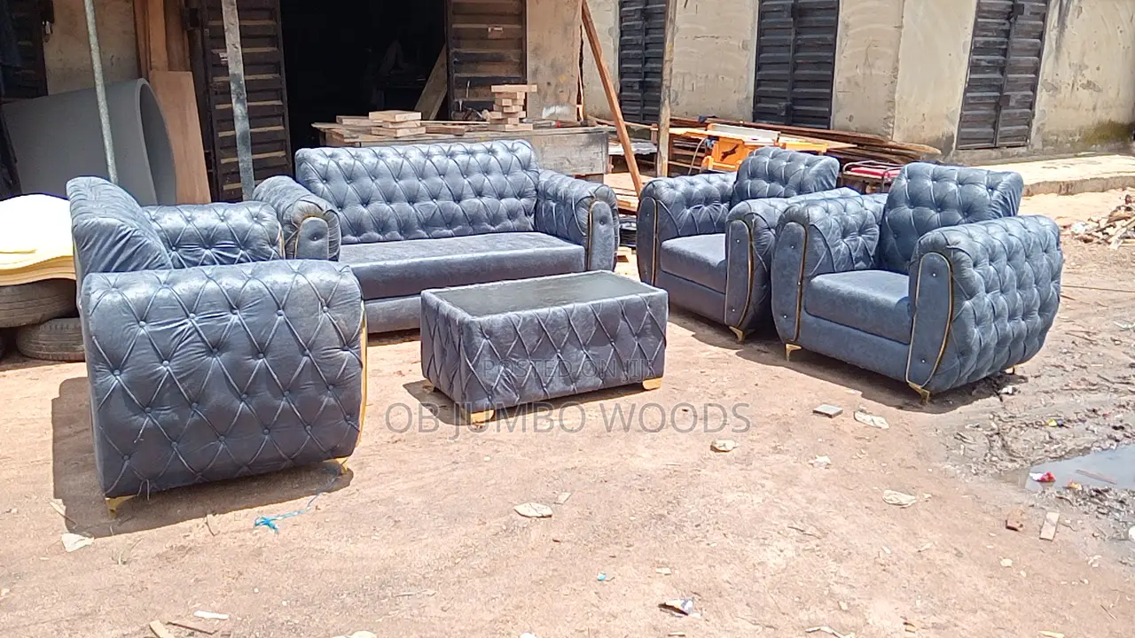 Classic Upholstery Sofa With Center Table