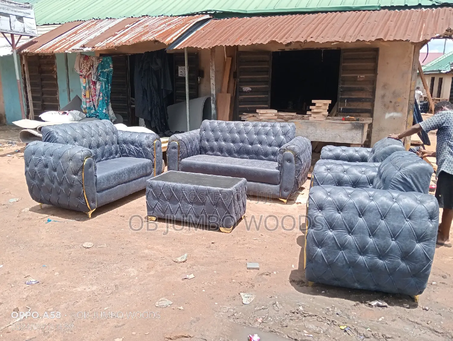 Classic Upholstery Sofa With Center Table