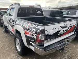 Toyota Tacoma 2013 White