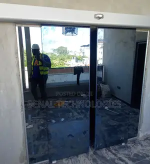 Automatic Glass Sliding Entryway
