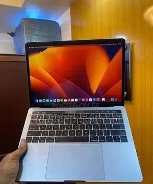 Laptop Apple MacBook Pro 2017 8GB Intel Core I5 SSD 256GB
