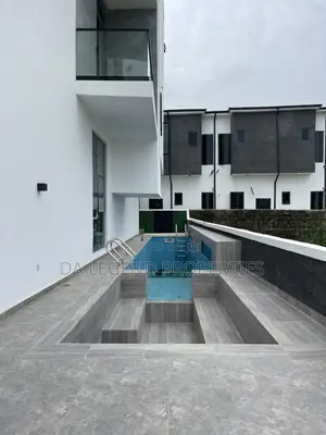 5bdrm Duplex in Lekki for sale