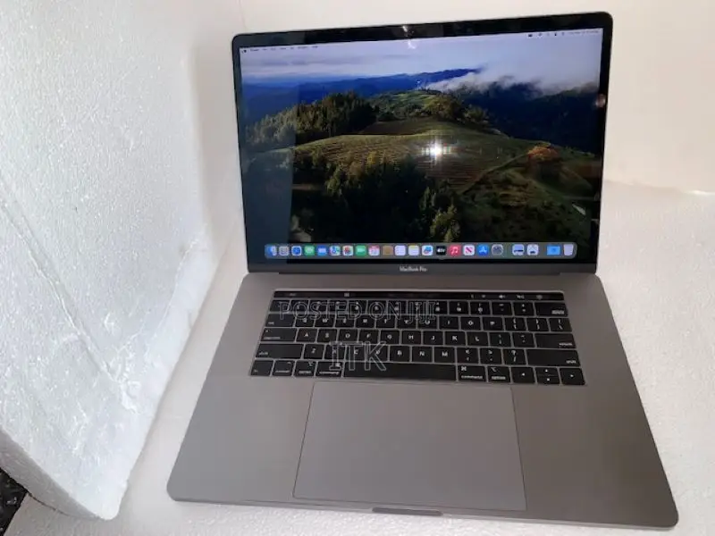 Laptop Apple MacBook Pro 16GB Intel Core i7 SSD 640GB