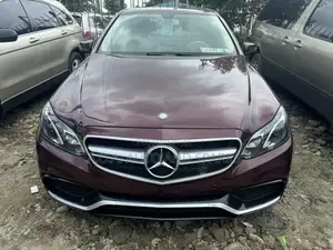 Photo - Mercedes-Benz E350 2012 Red