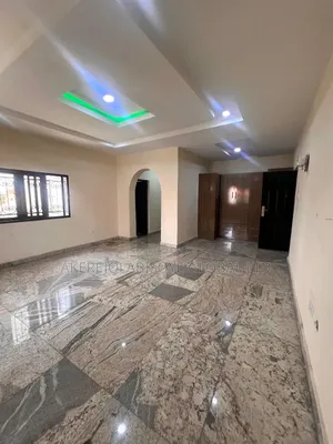 3bdrm Block of Flats in In An Estate for rent