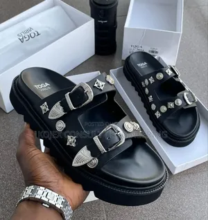 Toga Virilis Slides