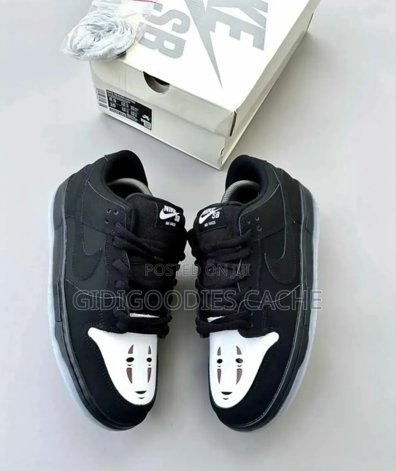 Nike Dunk Low SB Sneakers