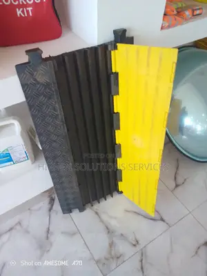 Heavy-duty 4-channel Rubber Cable Protector