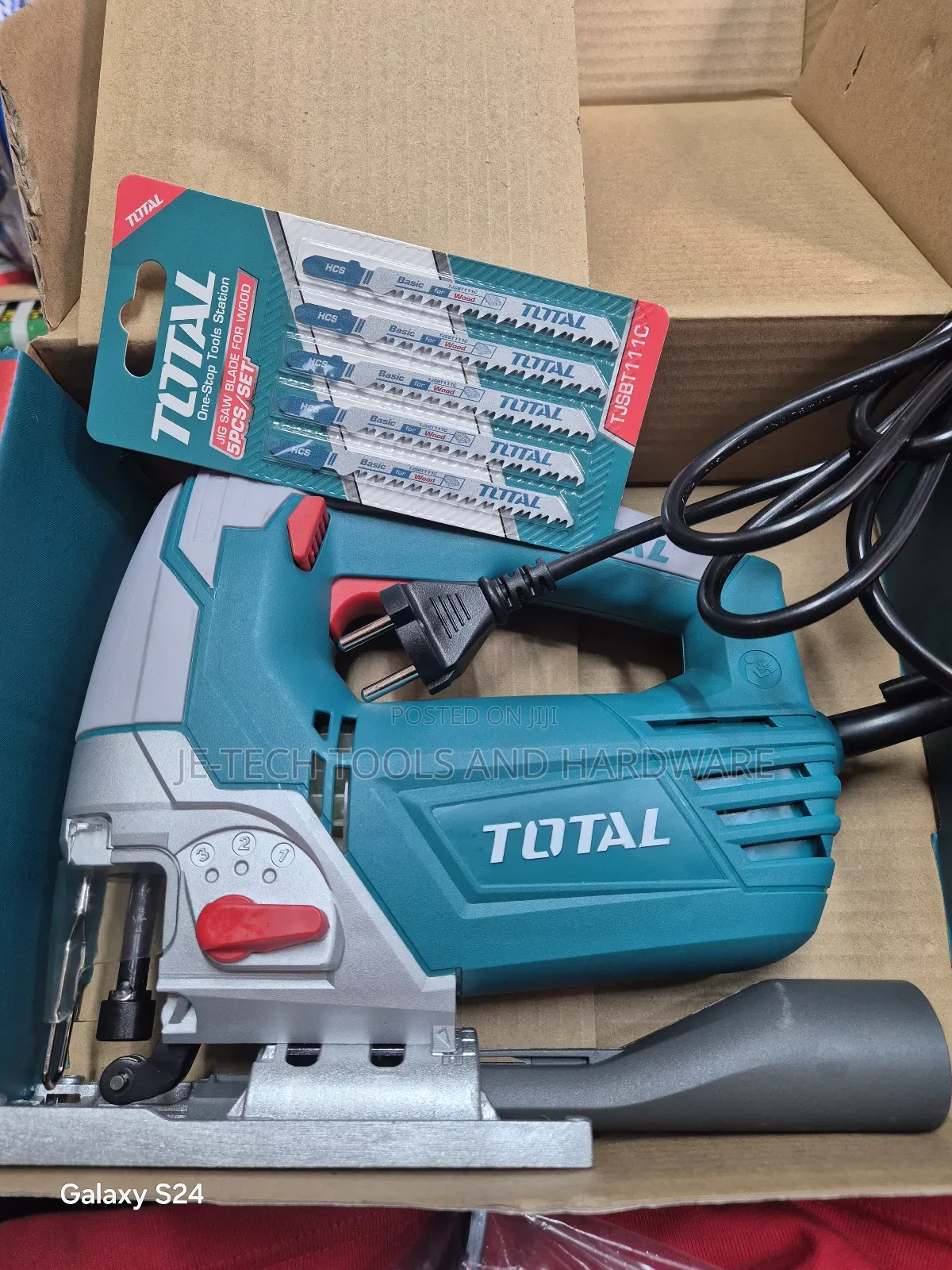 Total Jig Saw Machine With Extra Blade - 800watts