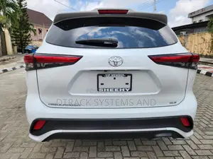 Toyota Highlander XLE AWD 2023 White