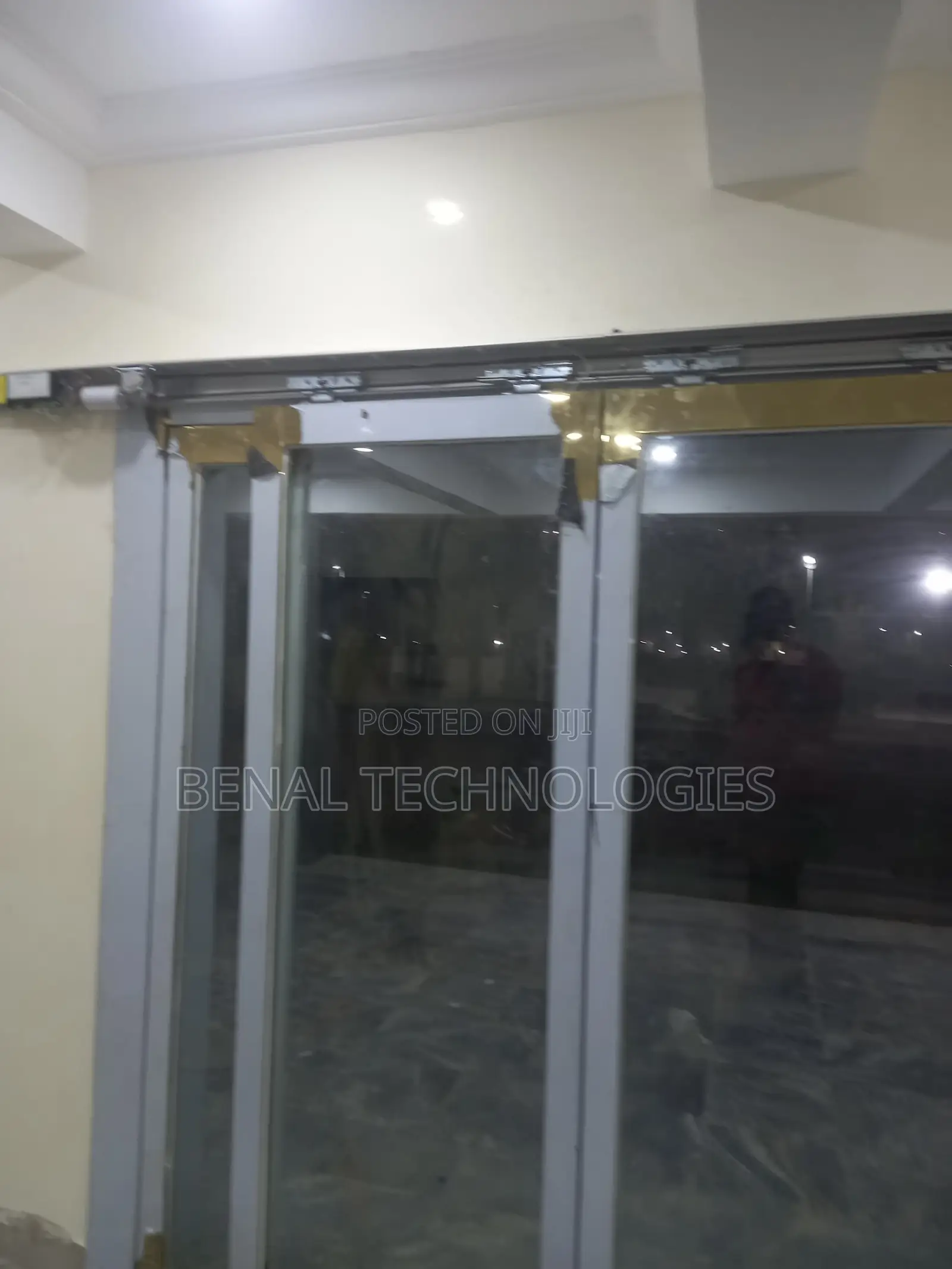 Glass Entry System With Sensor Control
