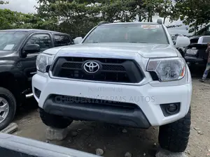 Toyota Tacoma V6 4dr Double Cab 4WD 6.1 ft. SB (4.0L 6cyl 5A) 2015