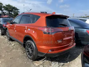 Toyota RAV4 LE AWD (2.5L 4cyl 6A) 2016 Orange