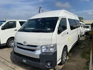 Toyota HiAce 2017 White