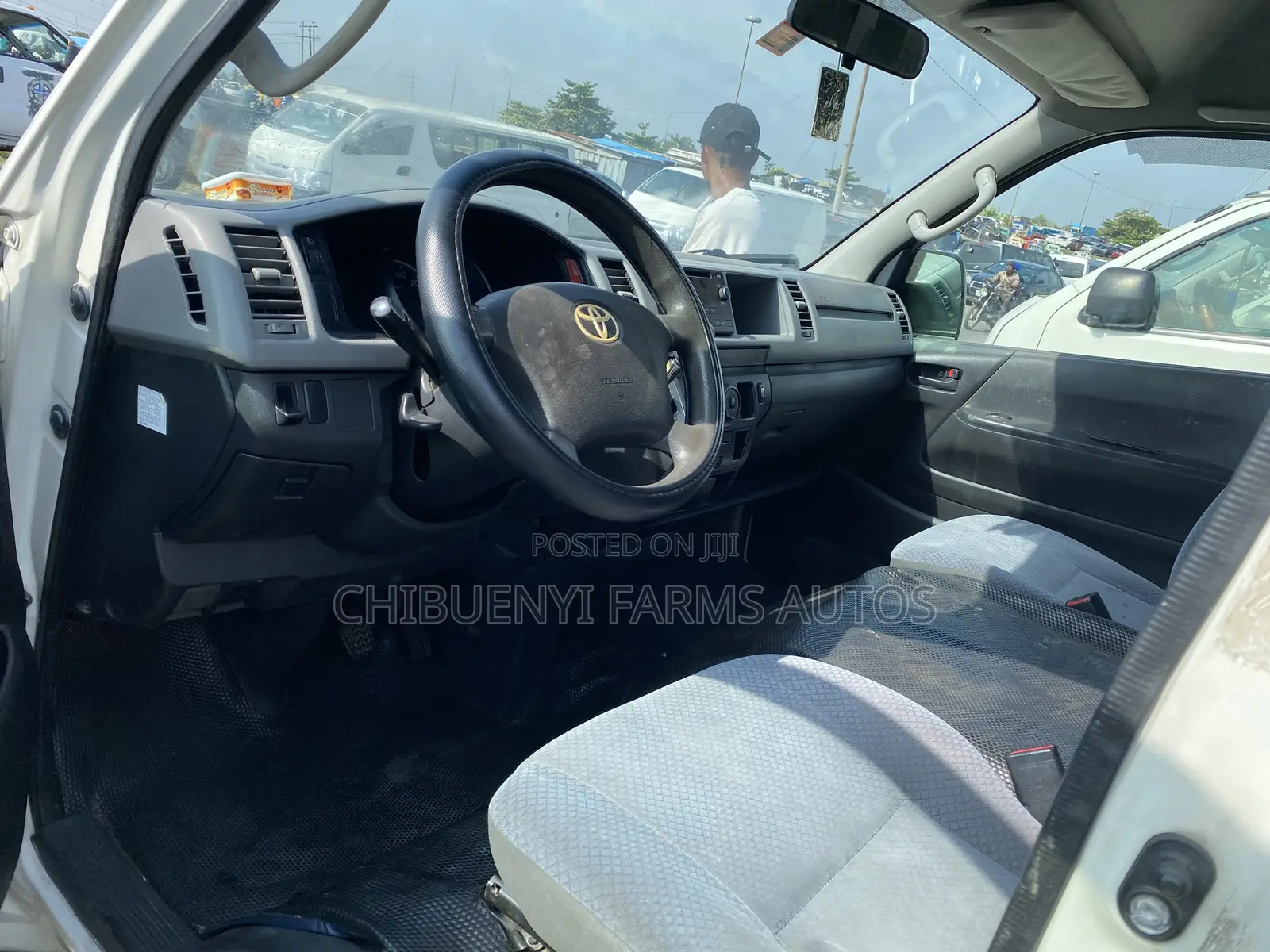 Toyota HiAce 2017 White