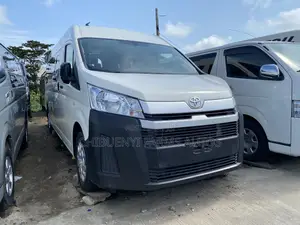 Toyota HiAce 2021 White