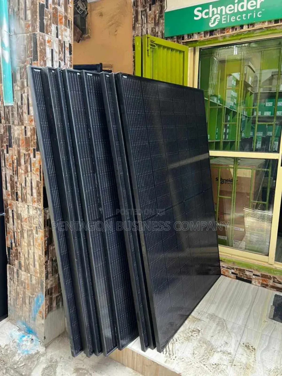 600watts Black Frame Jinko Solar Panels