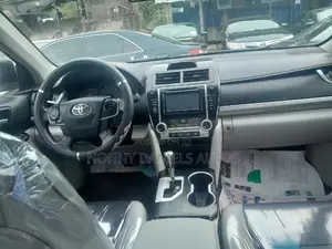 Toyota Camry LE 4dr Sedan (2.5L 4cyl 6A) 2012 Silver