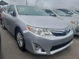 Toyota Camry LE 4dr Sedan (2.5L 4cyl 6A) 2012 Silver