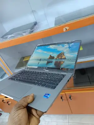 Laptop Dell Latitude 5320 16GB Intel Core I7 SSD 512GB