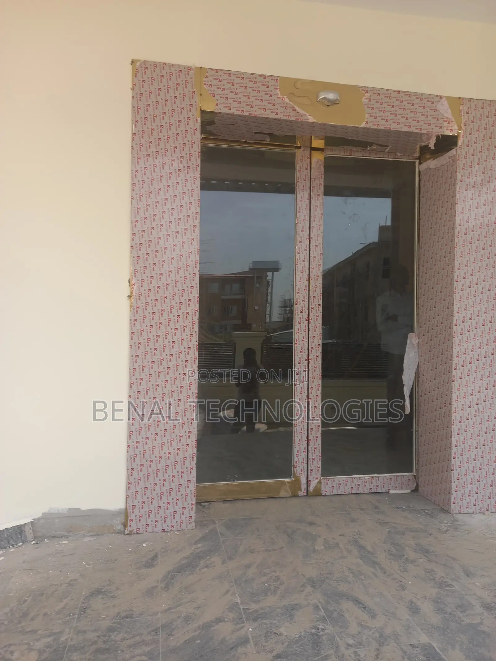 Glass Entry With Sensor Sliding Technology
