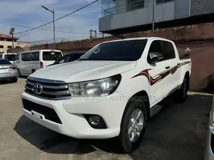 Toyota Hilux 2019 White