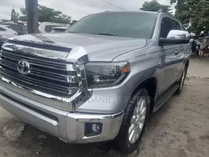 Toyota Sequoia 2015 Silver