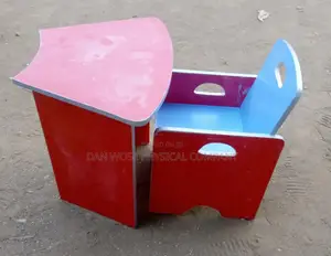Circle Arrange Desk and Chairs for Nursery