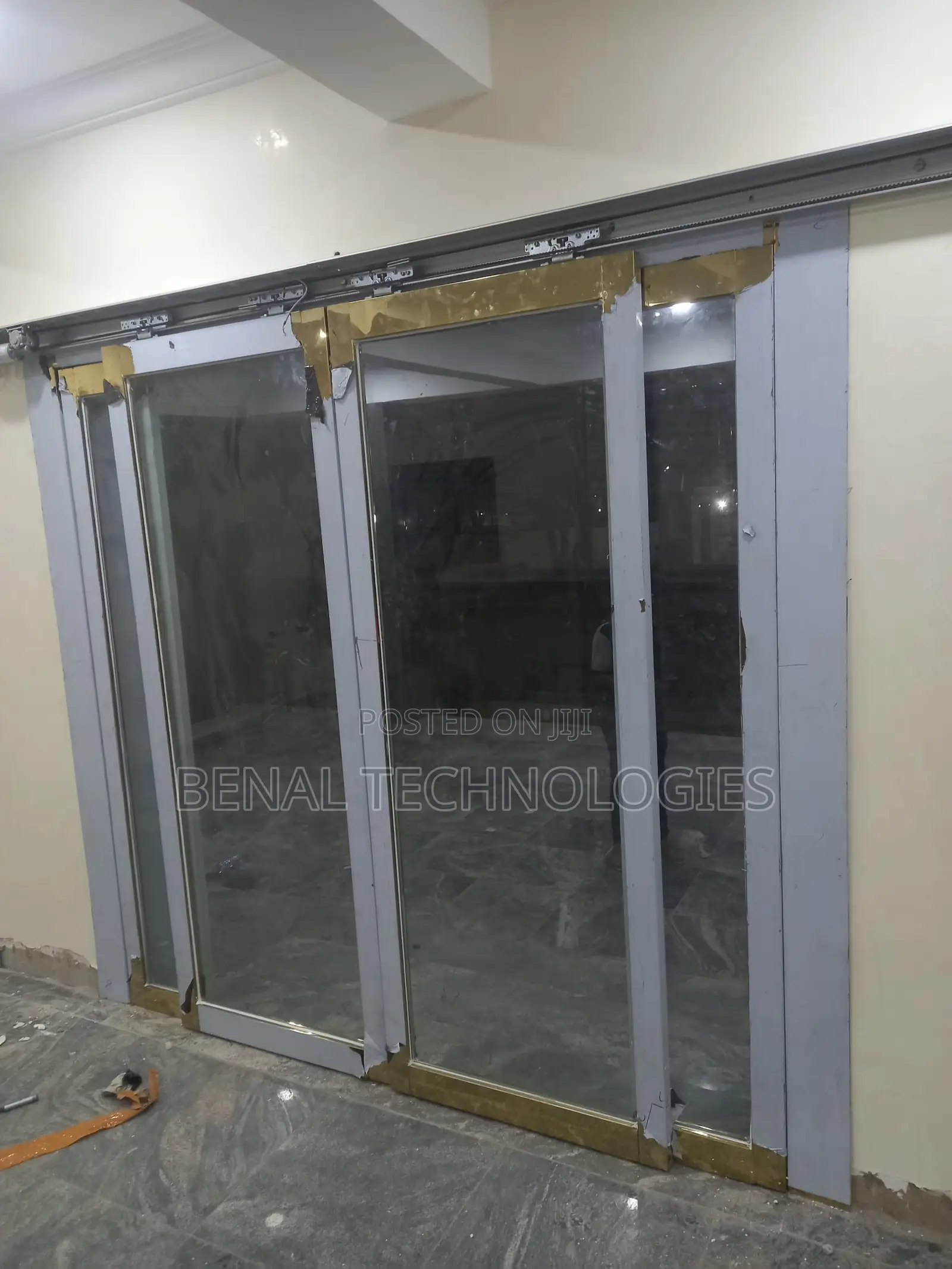 Seamless Automatic Glass Door With Sensor Tech