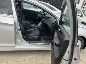 Hyundai Sonata Limited 2.0T Sedan (2.0L 4cyl 6A) 2012 Silver