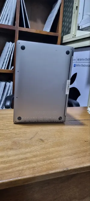 Laptop Apple MacBook Pro 2022 M2 16GB Apple M2 SSD 256GB