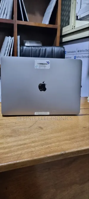Laptop Apple MacBook Pro 2022 M2 16GB Apple M2 SSD 256GB