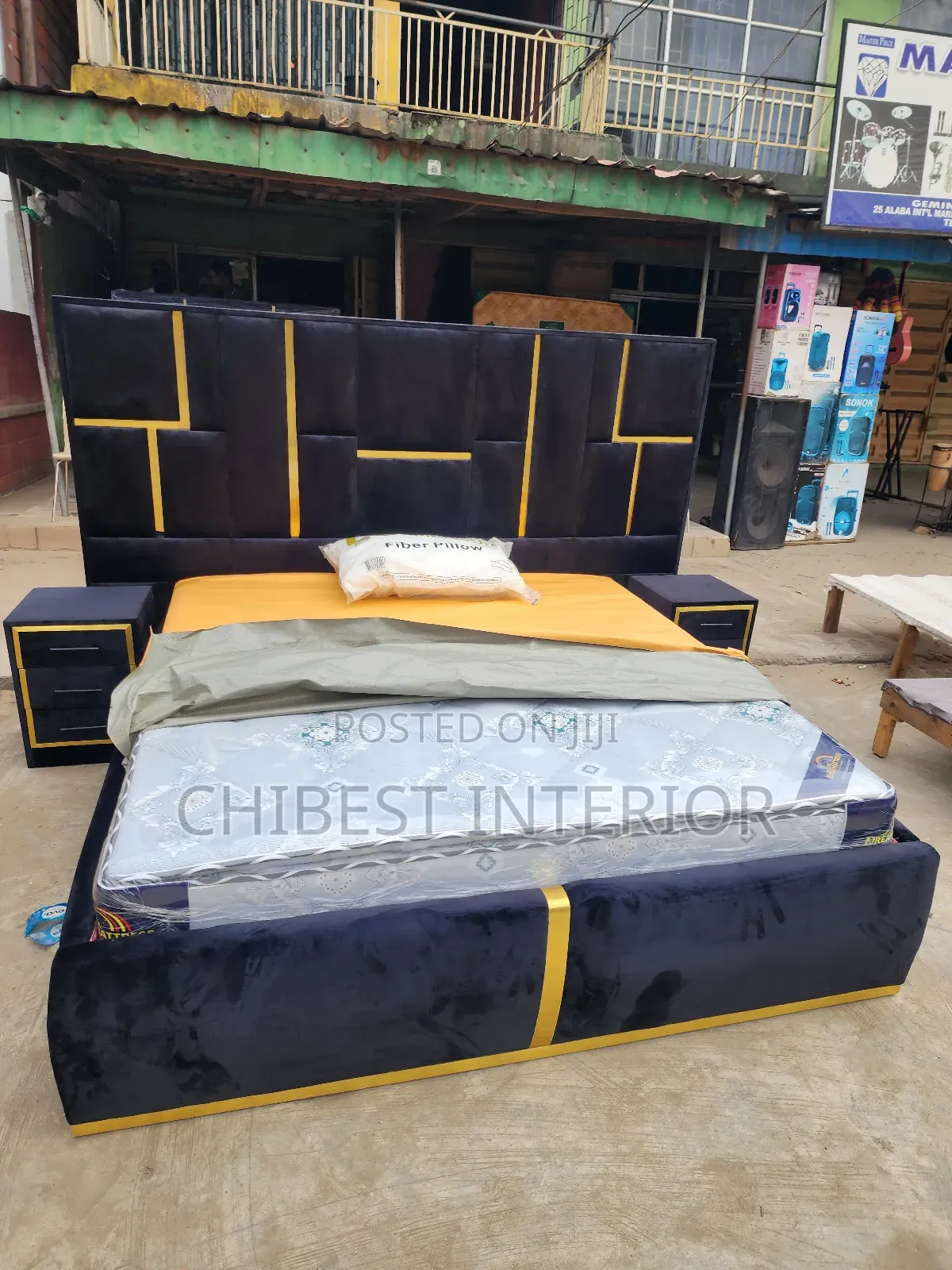 Upholstery 6by6 Padded Bed With Drawers