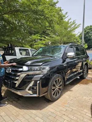 Toyota Landcruiser 2005, 2015 Upgraded to 2022 Lexus Face.