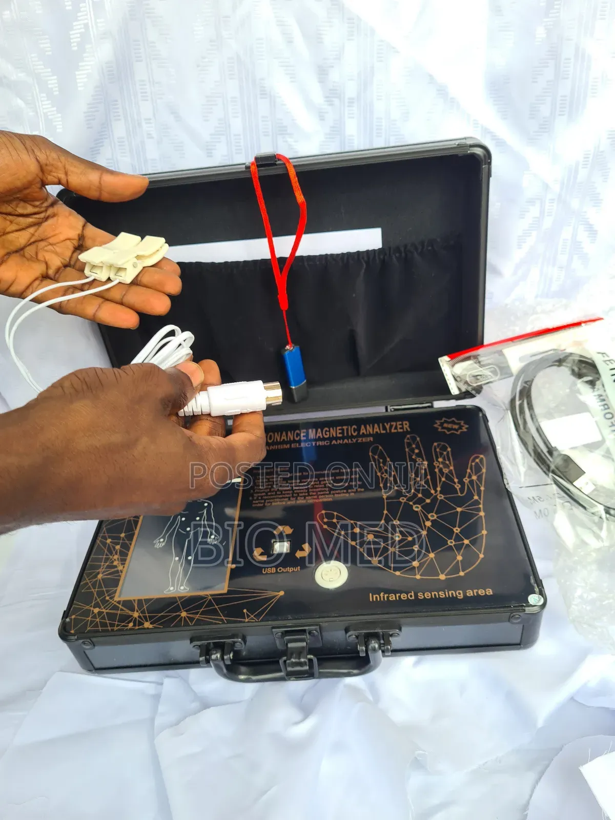 Quantum Resonance Magnetic Analyzer With Massage Function