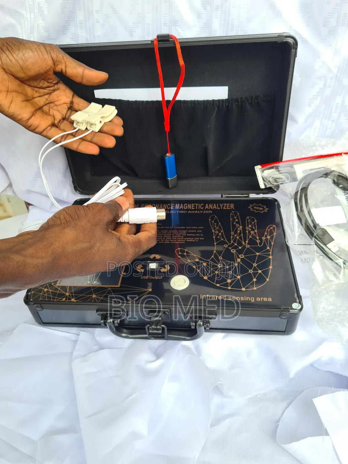 Quantum Resonance Magnetic Analyzer With Massage Function