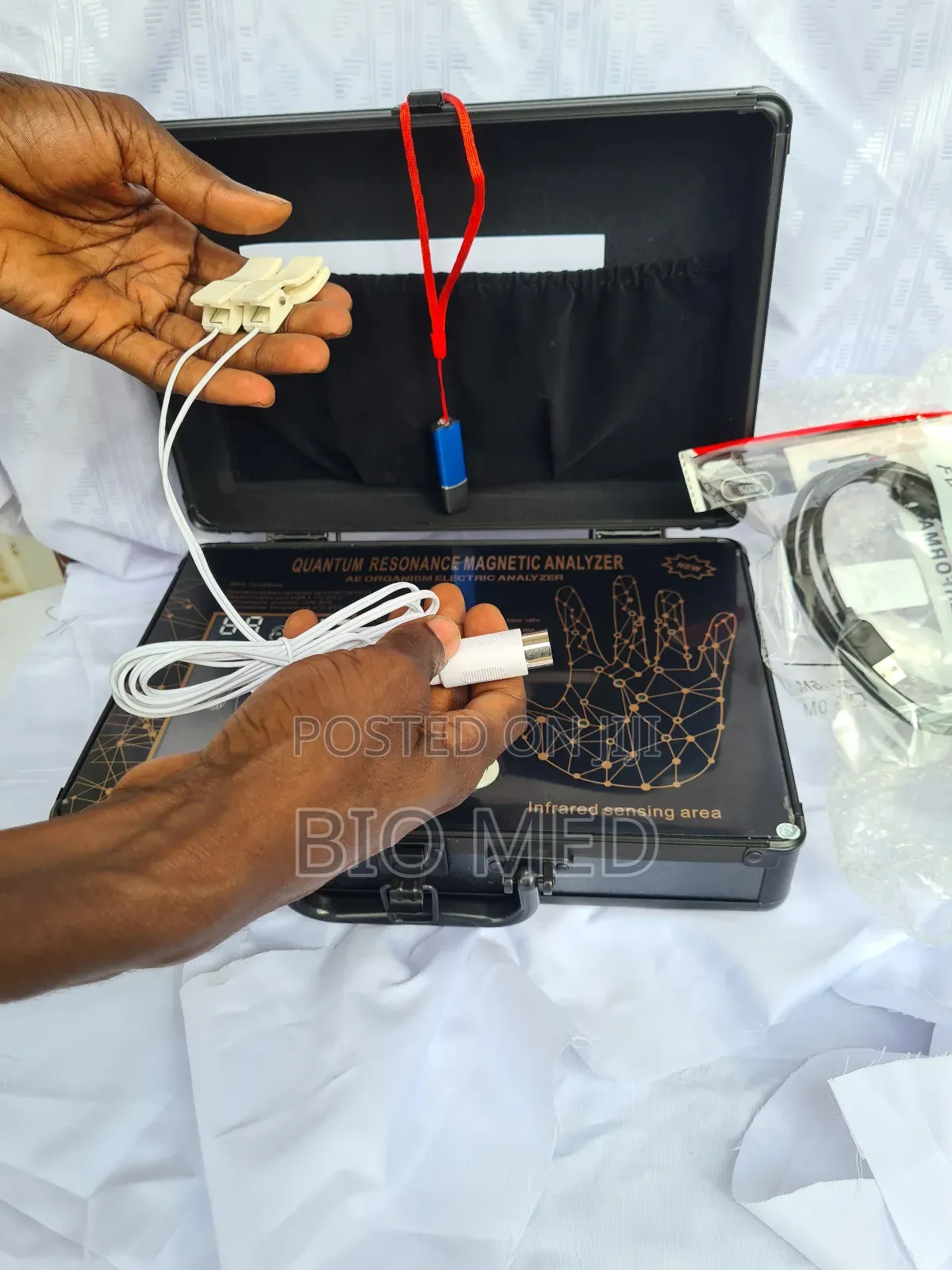 Quantum Resonance Magnetic Analyzer With Massage Function